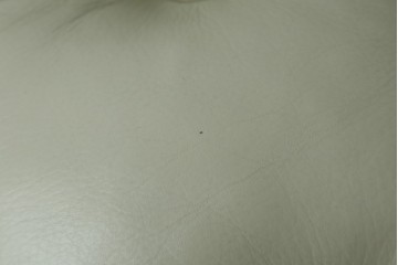 中古　超美品　ほぼ新品　入手困難商品　SUNTON(サントン)社　Huntington(ハンティントン)シリーズ　本革(レザー)　上質な空間づくりに取り入れたいチェスターフィールドソファ　(R-082054)