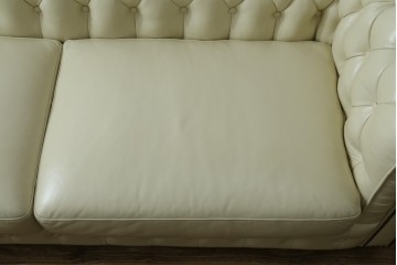 中古　超美品　ほぼ新品　入手困難商品　SUNTON(サントン)社　Huntington(ハンティントン)シリーズ　本革(レザー)　上質な空間づくりに取り入れたいチェスターフィールドソファ　(R-082054)