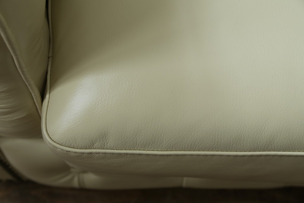 中古　超美品　ほぼ新品　入手困難商品　SUNTON(サントン)社　Huntington(ハンティントン)シリーズ　本革(レザー)　上質な空間づくりに取り入れたいチェスターフィールドソファ　(R-082054)