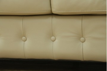 中古　超美品　ほぼ新品　入手困難商品　SUNTON(サントン)社　Huntington(ハンティントン)シリーズ　本革(レザー)　上質な空間づくりに取り入れたいチェスターフィールドソファ　(R-082054)