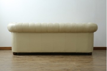 中古　超美品　ほぼ新品　入手困難商品　SUNTON(サントン)社　Huntington(ハンティントン)シリーズ　本革(レザー)　上質な空間づくりに取り入れたいチェスターフィールドソファ　(R-082054)