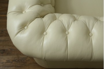 中古　超美品　ほぼ新品　入手困難商品　SUNTON(サントン)社　Huntington(ハンティントン)シリーズ　本革(レザー)　上質な空間づくりに取り入れたいチェスターフィールドソファ　(R-082054)