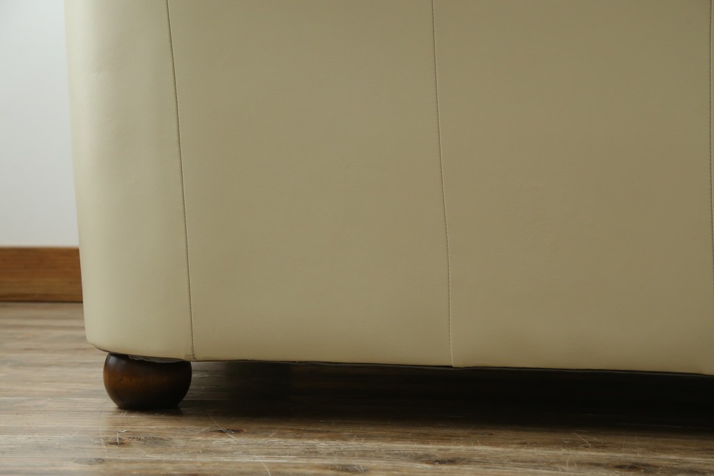 中古　超美品　ほぼ新品　入手困難商品　SUNTON(サントン)社　Huntington(ハンティントン)シリーズ　本革(レザー)　上質な空間づくりに取り入れたいチェスターフィールドソファ　(R-082054)