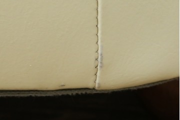 中古　超美品　ほぼ新品　入手困難商品　SUNTON(サントン)社　Huntington(ハンティントン)シリーズ　本革(レザー)　上質な空間づくりに取り入れたいチェスターフィールドソファ　(R-082054)