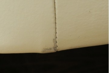 中古　超美品　ほぼ新品　入手困難商品　SUNTON(サントン)社　Huntington(ハンティントン)シリーズ　本革(レザー)　上質な空間づくりに取り入れたいチェスターフィールドソファ　(R-082054)