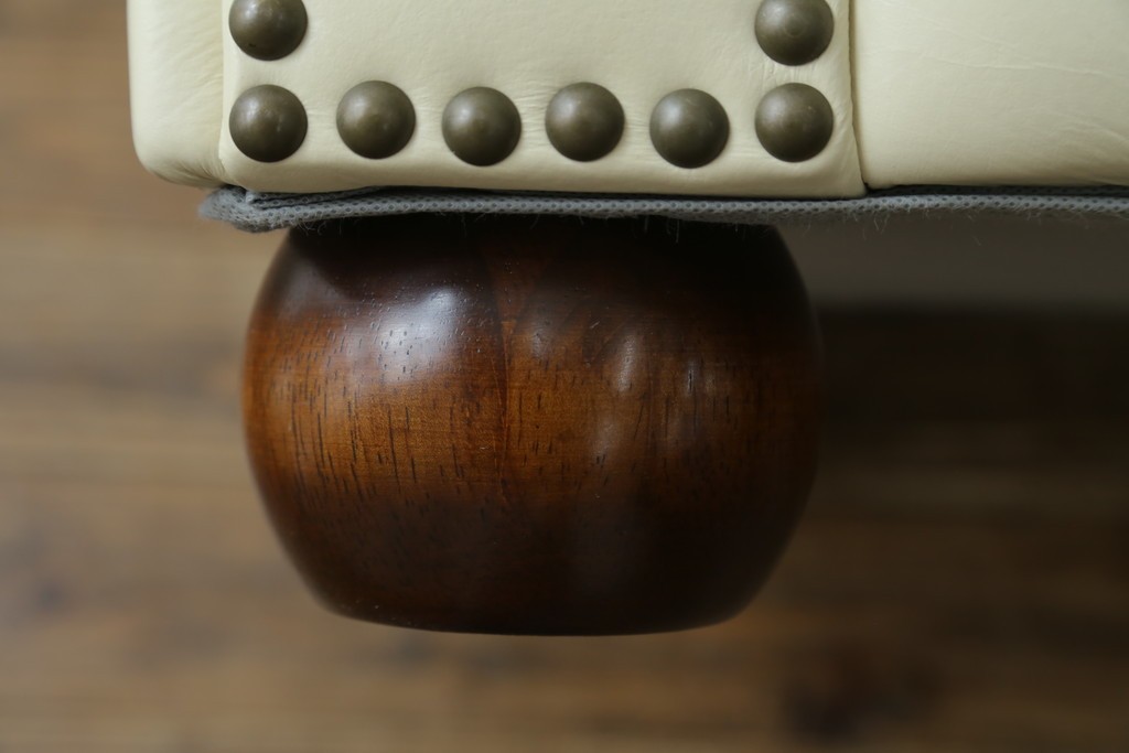 中古　超美品　ほぼ新品　入手困難商品　SUNTON(サントン)社　Huntington(ハンティントン)シリーズ　本革(レザー)　上質な空間づくりに取り入れたいチェスターフィールドソファ　(R-082054)