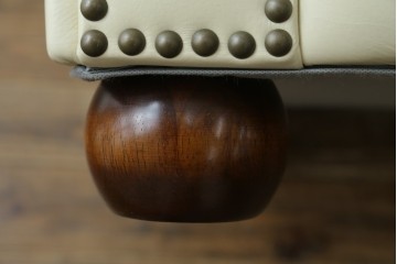 中古　超美品　ほぼ新品　入手困難商品　SUNTON(サントン)社　Huntington(ハンティントン)シリーズ　本革(レザー)　上質な空間づくりに取り入れたいチェスターフィールドソファ　(R-082054)