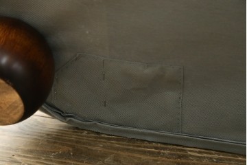 中古　超美品　ほぼ新品　入手困難商品　SUNTON(サントン)社　Huntington(ハンティントン)シリーズ　本革(レザー)　上質な空間づくりに取り入れたいチェスターフィールドソファ　(R-082054)