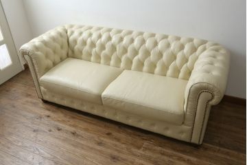 中古　超美品　ほぼ新品　入手困難商品　SUNTON(サントン)社　Huntington(ハンティントン)シリーズ　本革(レザー)　上質な空間づくりに取り入れたいチェスターフィールドソファ(2P、2.5P、3P、2人掛け、2.5人掛け、3人掛け)(R-082054)