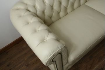 中古　超美品　ほぼ新品　入手困難商品　SUNTON(サントン)社　Huntington(ハンティントン)シリーズ　本革(レザー)　上質な空間づくりに取り入れたいチェスターフィールドソファ(2P、2.5P、3P、2人掛け、2.5人掛け、3人掛け)(R-082054)