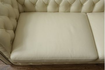 中古　超美品　ほぼ新品　入手困難商品　SUNTON(サントン)社　Huntington(ハンティントン)シリーズ　本革(レザー)　上質な空間づくりに取り入れたいチェスターフィールドソファ(2P、2.5P、3P、2人掛け、2.5人掛け、3人掛け)(R-082054)