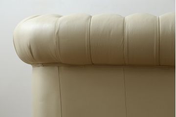 中古　超美品　ほぼ新品　入手困難商品　SUNTON(サントン)社　Huntington(ハンティントン)シリーズ　本革(レザー)　上質な空間づくりに取り入れたいチェスターフィールドソファ(2P、2.5P、3P、2人掛け、2.5人掛け、3人掛け)(R-082054)