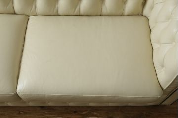 中古　超美品　ほぼ新品　入手困難商品　SUNTON(サントン)社　Huntington(ハンティントン)シリーズ　本革(レザー)　上質な空間づくりに取り入れたいチェスターフィールドソファ(2P、2.5P、3P、2人掛け、2.5人掛け、3人掛け)(R-082055)