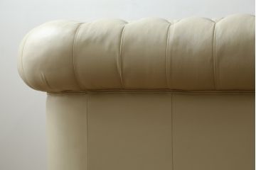 中古　超美品　ほぼ新品　入手困難商品　SUNTON(サントン)社　Huntington(ハンティントン)シリーズ　本革(レザー)　上質な空間づくりに取り入れたいチェスターフィールドソファ(2P、2.5P、3P、2人掛け、2.5人掛け、3人掛け)(R-082055)