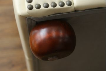 中古　超美品　ほぼ新品　入手困難商品　SUNTON(サントン)社　Huntington(ハンティントン)シリーズ　本革(レザー)　上質な空間づくりに取り入れたいチェスターフィールドソファ(2P、2.5P、3P、2人掛け、2.5人掛け、3人掛け)(R-082055)