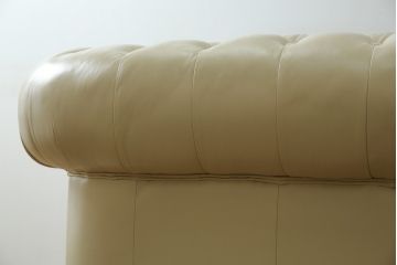 中古　超美品　ほぼ新品　入手困難商品　SUNTON(サントン)社　Huntington(ハンティントン)シリーズ　本革(レザー)　上質な空間づくりに取り入れたいチェスターフィールドソファ(2P、2.5P、3P、2人掛け、2.5人掛け、3人掛け)(R-082055)