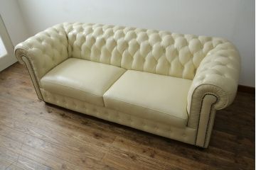 中古　超美品　ほぼ新品　入手困難商品　SUNTON(サントン)社　Huntington(ハンティントン)シリーズ　本革(レザー)　上質な空間づくりに取り入れたいチェスターフィールドソファ(2P、2.5P、3P、2人掛け、2.5人掛け、3人掛け)(R-082055)