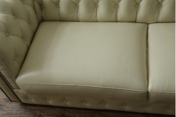 中古　超美品　ほぼ新品　入手困難商品　SUNTON(サントン)社　Huntington(ハンティントン)シリーズ　本革(レザー)　上質な空間づくりに取り入れたいチェスターフィールドソファ(2P、2.5P、3P、2人掛け、2.5人掛け、3人掛け)(R-082055)