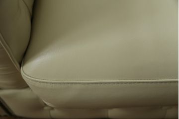 中古　超美品　ほぼ新品　入手困難商品　SUNTON(サントン)社　Huntington(ハンティントン)シリーズ　本革(レザー)　上質な空間づくりに取り入れたいチェスターフィールドソファ(2P、2.5P、3P、2人掛け、2.5人掛け、3人掛け)(R-082055)
