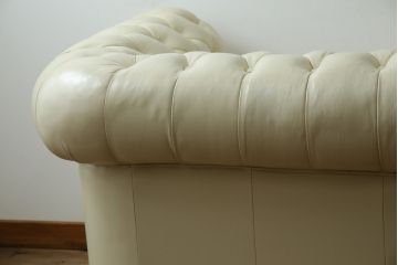 中古　超美品　ほぼ新品　入手困難商品　SUNTON(サントン)社　Huntington(ハンティントン)シリーズ　本革(レザー)　上質な空間づくりに取り入れたいチェスターフィールドソファ(2P、2.5P、3P、2人掛け、2.5人掛け、3人掛け)(R-082055)