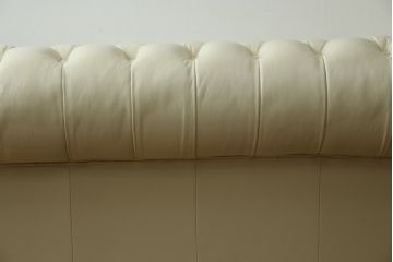 中古　超美品　ほぼ新品　入手困難商品　SUNTON(サントン)社　Huntington(ハンティントン)シリーズ　本革(レザー)　上質な空間づくりに取り入れたいチェスターフィールドソファ(2P、2.5P、3P、2人掛け、2.5人掛け、3人掛け)(R-082055)