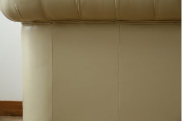 中古　超美品　ほぼ新品　入手困難商品　SUNTON(サントン)社　Huntington(ハンティントン)シリーズ　本革(レザー)　上質な空間づくりに取り入れたいチェスターフィールドソファ(2P、2.5P、3P、2人掛け、2.5人掛け、3人掛け)(R-082055)