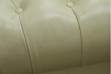 中古　超美品　ほぼ新品　入手困難商品　SUNTON(サントン)社　Huntington(ハンティントン)シリーズ　本革(レザー)　上質な空間づくりに取り入れたいチェスターフィールドソファ　(R-082056)