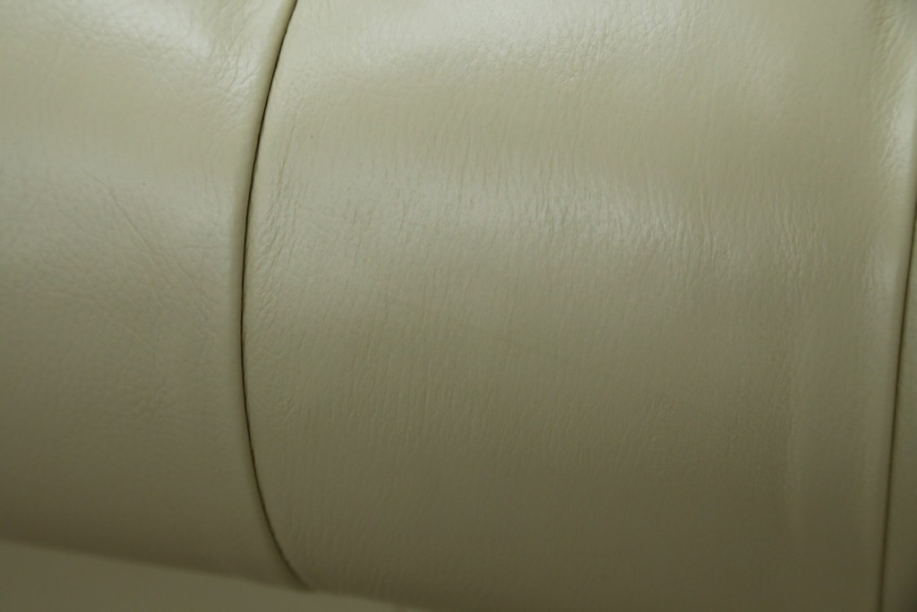 中古　超美品　ほぼ新品　入手困難商品　SUNTON(サントン)社　Huntington(ハンティントン)シリーズ　本革(レザー)　上質な空間づくりに取り入れたいチェスターフィールドソファ　(R-082056)