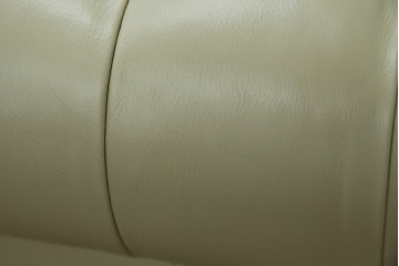 中古　超美品　ほぼ新品　入手困難商品　SUNTON(サントン)社　Huntington(ハンティントン)シリーズ　本革(レザー)　上質な空間づくりに取り入れたいチェスターフィールドソファ　(R-082056)