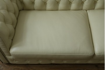中古　超美品　ほぼ新品　入手困難商品　SUNTON(サントン)社　Huntington(ハンティントン)シリーズ　本革(レザー)　上質な空間づくりに取り入れたいチェスターフィールドソファ　(R-082056)