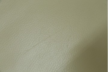 中古　超美品　ほぼ新品　入手困難商品　SUNTON(サントン)社　Huntington(ハンティントン)シリーズ　本革(レザー)　上質な空間づくりに取り入れたいチェスターフィールドソファ　(R-082056)