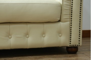 中古　超美品　ほぼ新品　入手困難商品　SUNTON(サントン)社　Huntington(ハンティントン)シリーズ　本革(レザー)　上質な空間づくりに取り入れたいチェスターフィールドソファ　(R-082056)
