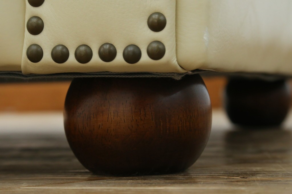 中古　超美品　ほぼ新品　入手困難商品　SUNTON(サントン)社　Huntington(ハンティントン)シリーズ　本革(レザー)　上質な空間づくりに取り入れたいチェスターフィールドソファ　(R-082056)