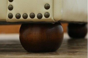 中古　超美品　ほぼ新品　入手困難商品　SUNTON(サントン)社　Huntington(ハンティントン)シリーズ　本革(レザー)　上質な空間づくりに取り入れたいチェスターフィールドソファ　(R-082056)