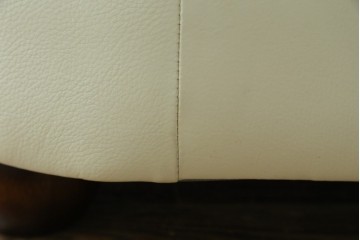 中古　超美品　ほぼ新品　入手困難商品　SUNTON(サントン)社　Huntington(ハンティントン)シリーズ　本革(レザー)　上質な空間づくりに取り入れたいチェスターフィールドソファ　(R-082056)