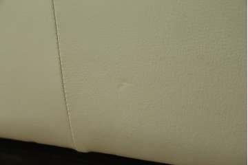 中古　超美品　ほぼ新品　入手困難商品　SUNTON(サントン)社　Huntington(ハンティントン)シリーズ　本革(レザー)　上質な空間づくりに取り入れたいチェスターフィールドソファ　(R-082056)