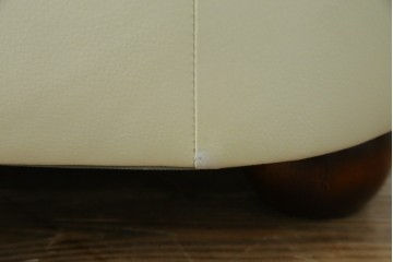 中古　超美品　ほぼ新品　入手困難商品　SUNTON(サントン)社　Huntington(ハンティントン)シリーズ　本革(レザー)　上質な空間づくりに取り入れたいチェスターフィールドソファ　(R-082056)
