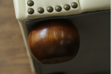 中古　超美品　ほぼ新品　入手困難商品　SUNTON(サントン)社　Huntington(ハンティントン)シリーズ　本革(レザー)　上質な空間づくりに取り入れたいチェスターフィールドソファ　(R-082056)