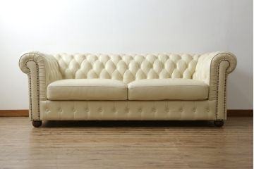 中古　超美品　ほぼ新品　入手困難商品　SUNTON(サントン)社　Huntington(ハンティントン)シリーズ　本革(レザー)　上質な空間づくりに取り入れたいチェスターフィールドソファ(2P、2.5P、3P、2人掛け、2.5人掛け、3人掛け)(R-082056)