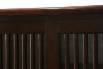 中古　希少な廃番品　九州民芸家具　格子入り　落ち着いた色合いが大人な雰囲気を醸し出す水屋箪笥サイドボード(下駄箱、収納棚、戸棚、キャビネット、食器棚、店舗什器)(R-082057)