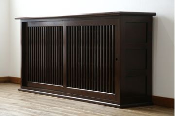 中古　希少な廃番品　九州民芸家具　格子入り　落ち着いた色合いが大人な雰囲気を醸し出す水屋箪笥サイドボード(下駄箱、収納棚、戸棚、キャビネット、食器棚、店舗什器)(R-082057)