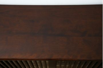 中古　希少な廃番品　九州民芸家具　格子入り　落ち着いた色合いが大人な雰囲気を醸し出す水屋箪笥サイドボード(下駄箱、収納棚、戸棚、キャビネット、食器棚、店舗什器)(R-082057)