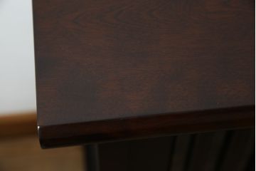 中古　希少な廃番品　九州民芸家具　格子入り　落ち着いた色合いが大人な雰囲気を醸し出す水屋箪笥サイドボード(下駄箱、収納棚、戸棚、キャビネット、食器棚、店舗什器)(R-082057)