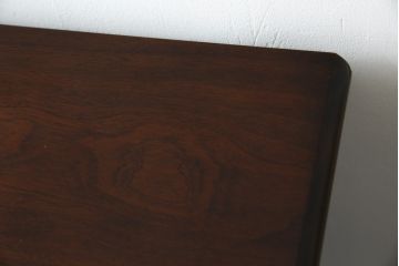 中古　希少な廃番品　九州民芸家具　格子入り　落ち着いた色合いが大人な雰囲気を醸し出す水屋箪笥サイドボード(下駄箱、収納棚、戸棚、キャビネット、食器棚、店舗什器)(R-082057)