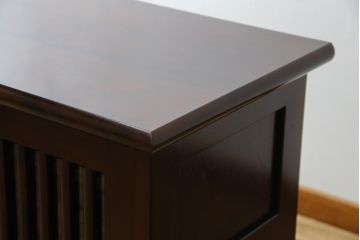中古　希少な廃番品　九州民芸家具　格子入り　落ち着いた色合いが大人な雰囲気を醸し出す水屋箪笥サイドボード(下駄箱、収納棚、戸棚、キャビネット、食器棚、店舗什器)(R-082057)