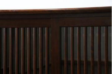 中古　希少な廃番品　九州民芸家具　格子入り　落ち着いた色合いが大人な雰囲気を醸し出す水屋箪笥サイドボード(下駄箱、収納棚、戸棚、キャビネット、食器棚、店舗什器)(R-082057)