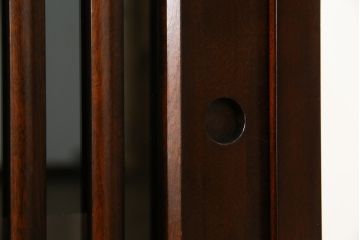 中古　希少な廃番品　九州民芸家具　格子入り　落ち着いた色合いが大人な雰囲気を醸し出す水屋箪笥サイドボード(下駄箱、収納棚、戸棚、キャビネット、食器棚、店舗什器)(R-082057)