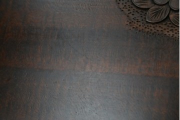 中古　美品　名門　大阪屋家具店　軽井沢彫り　咲き誇る桜が見事に彫刻された三段小引き出し　定価約15万円　(R-082060)