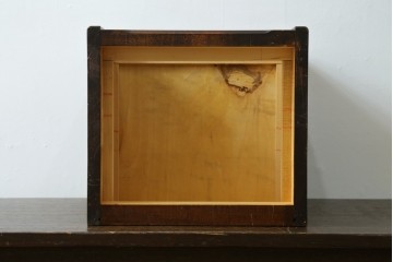 中古　美品　名門　大阪屋家具店　軽井沢彫り　咲き誇る桜が見事に彫刻された三段小引き出し　定価約15万円　(R-082060)