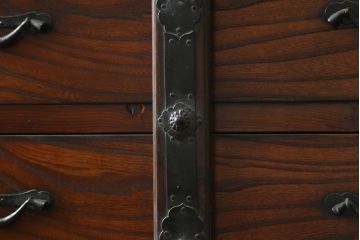 和製ビンテージ　美品　アンティーク調　和の風情をたっぷりと感じられる車箪笥(和たんす、衣装タンス、収納箪笥、整理箪笥、引き出し、サイドボード、ヴィンテージ)(R-082063)